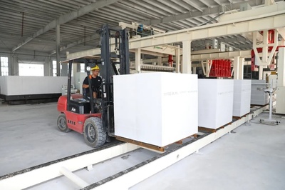 兵團(tuán)一師阿拉爾市 企業(yè)良種落地開(kāi)花，新型建材制造助推經(jīng)濟(jì)高質(zhì)量發(fā)展